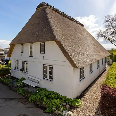 Gyril - 100m From The Sea By Interhome *