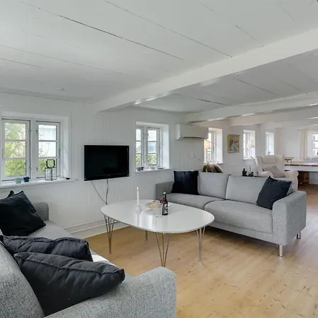 Gyril - 100m From The Sea By Interhome *